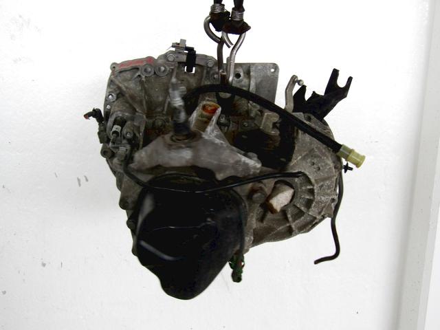MANUAL TRANSMISSION OEM N. 82001099707 19045 SPARE PART USED CAR RENAULT CLIO BR0//1 CR0/1 KR0/1 MK3 R (05/2009 - 2013)  DISPLACEMENT BENZINA/GPL 1,2 YEAR OF CONSTRUCTION 2011