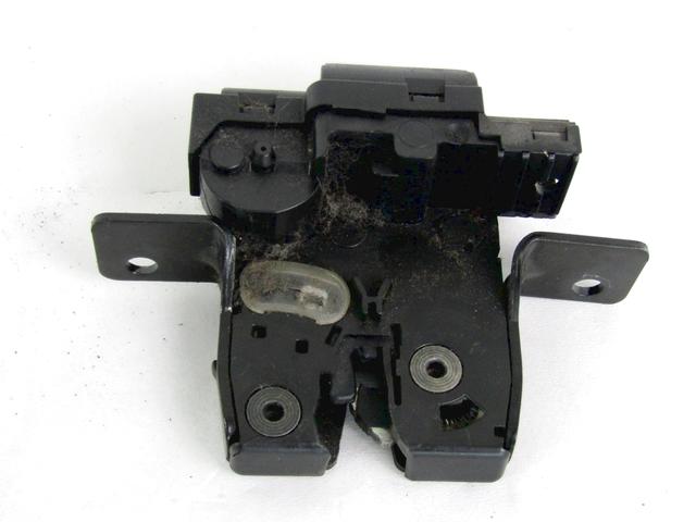 TRUNK LID LOCK OEM N. 8200947699 SPARE PART USED CAR RENAULT CLIO BR0//1 CR0/1 KR0/1 MK3 R (05/2009 - 2013)  DISPLACEMENT BENZINA/GPL 1,2 YEAR OF CONSTRUCTION 2011