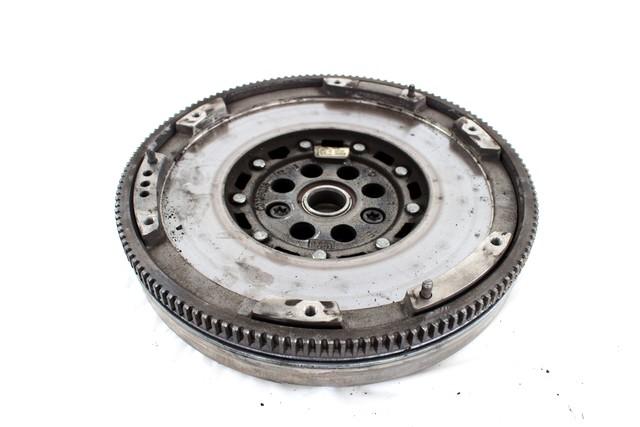 TWIN MASS FLYWHEEL OEM N. 2700300205 SPARE PART USED CAR MERCEDES CLASSE B W246 (2011 - 2018) DISPLACEMENT BENZINA 1,6 YEAR OF CONSTRUCTION 2013