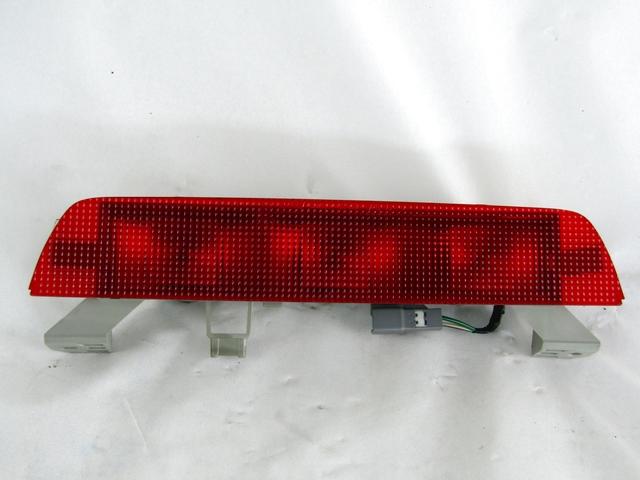 THIRD STOPLAMP OEM N. 8157060050 SPARE PART USED CAR TOYOTA LAND CRUISER 80 90 J8 J9 (1990 - 1997) DISPLACEMENT DIESEL 3 YEAR OF CONSTRUCTION 1999