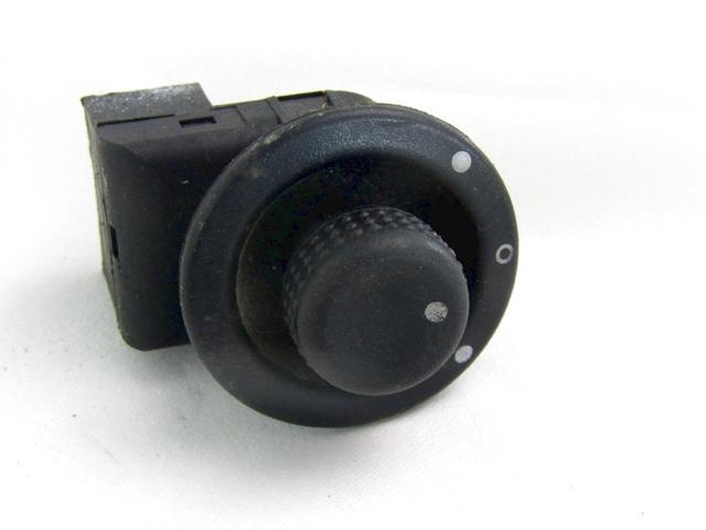SWITCH ELECTRIC MIRRORS OEM N. 7700803531 SPARE PART USED CAR RENAULT MASTER JD FD ED HD UD MK2 (1997- 2003)  DISPLACEMENT DIESEL 2,2 YEAR OF CONSTRUCTION 2002
