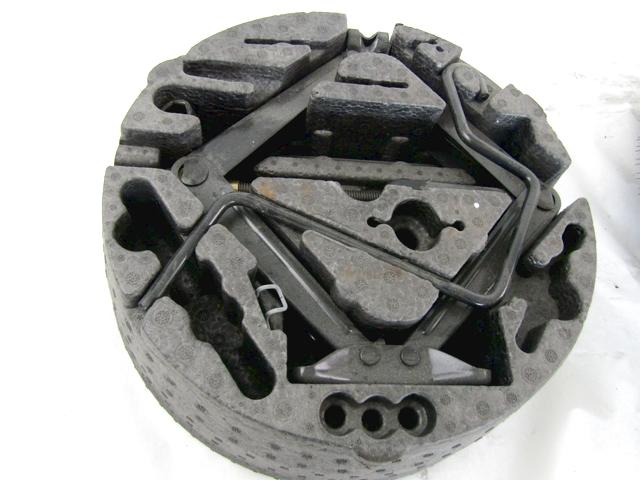 CRIC LIFTING MARTINETTO OEM N. 13162851 SPARE PART USED CAR OPEL ASTRA H A04 L48,L08,L35,L67 5P/3P/SW (2004 - 2007)  DISPLACEMENT BENZINA 1,6 YEAR OF CONSTRUCTION 2006