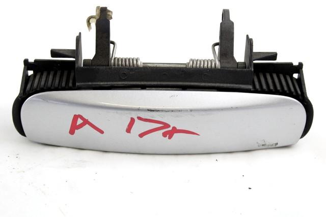 RIGHT FRONT DOOR HANDLE OEM N. 8E0839207 SPARE PART USED CAR AUDI A3 MK2 8P 8PA 8P1 (2003 - 2008) DISPLACEMENT DIESEL 1,9 YEAR OF CONSTRUCTION 2006