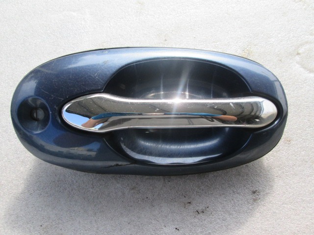 RIGHT FRONT DOOR HANDLE OEM N.  ORIGINAL PART ESED KIA CARNIVAL MK1 (1998 - 2006)DIESEL 29  YEAR OF CONSTRUCTION 2002