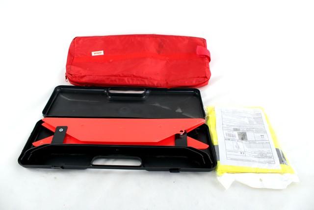 WARNING TRIANGLE/FIRST AID KIT/-CUSHION OEM N.  SPARE PART USED CAR SEAT IBIZA 6J5 6P1 MK4 R BER/SW (2012 -2017)  DISPLACEMENT DIESEL 1,2 YEAR OF CONSTRUCTION 2014