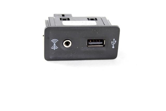USB / AUX PORT OEM N. 5G0035222C SPARE PART USED CAR VOLKSWAGEN GOLF SPORTSVAN AM1 (2014 - 2017) DISPLACEMENT DIESEL 1,6 YEAR OF CONSTRUCTION 2015