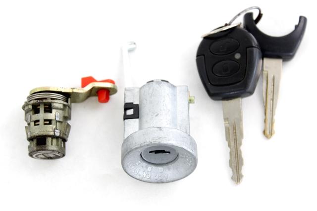 IGNITION LOCK KIT AND LOCKS OEM N. 3704111-K00 SPARE PART USED CAR GREAT WALL HOVER H3 (2006 - 2011) DISPLACEMENT BENZINA/GPL 2,4 YEAR OF CONSTRUCTION 2007