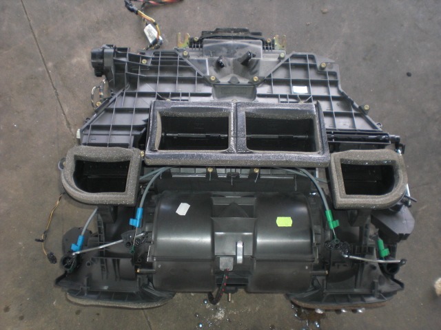 HEATER CORE UNIT BOX COMPLETE WITH CASE . OEM N. 6118385565 ORIGINAL PART ESED BMW SERIE X5 E53 LCI RESTYLING (2003 - 2007) DIESEL 30  YEAR OF CONSTRUCTION 2003
