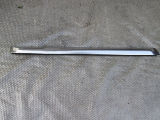 PROFILE, FRONT DOOR MOLDING, LEFT OEM N. 4F9853959C3Q7 SPARE PART USED CAR AUDI A6 C6 4F2 4FH 4F5 BER/SW/ALLROAD (07/2004 - 10/2008) DISPLACEMENT 30 DIESEL YEAR OF CONSTRUCTION 2007