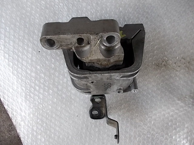 ENGINE SUPPORT OEM N.  ORIGINAL PART ESED AUDI A3 8P 8PA 8P1 (2003 - 2008)DIESEL 20  YEAR OF CONSTRUCTION 2004