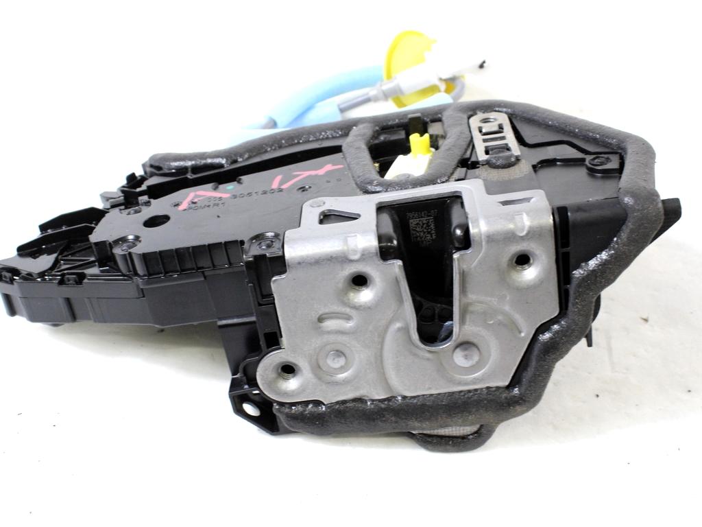 7956142 CHIUSURA SERRATURA PORTA ANTERIORE DESTRA BMW SERIE 1 118D F40 M SPORT 2.0 D 110KW AUT 5P (2022) RICAMBIO USATO