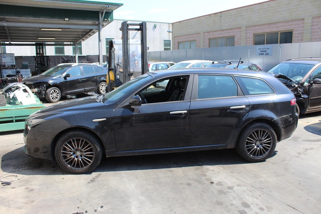 ALFA ROMEO 159 SW 2.4 D 147KW AUT 5P (2010) RICAMBI IN MAGAZZINO