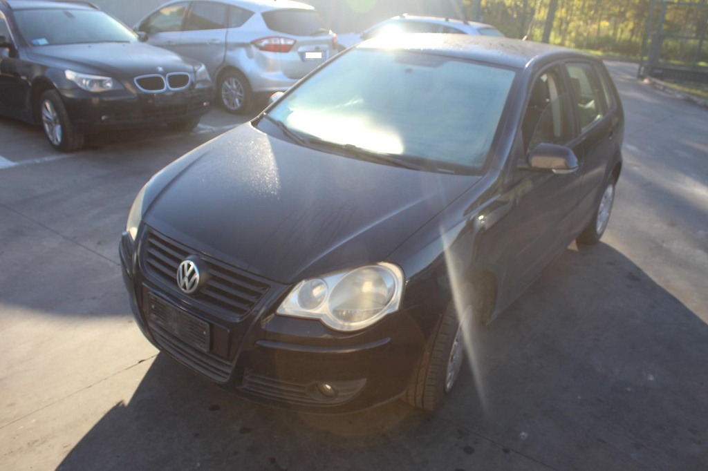 VOLKSWAGEN POLO 1.4 D 51KW 5M 5P (2007) RICAMBI USATI AUTO IN PIAZZALE 