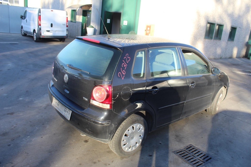 VOLKSWAGEN POLO 1.4 D 51KW 5M 5P (2007) RICAMBI USATI AUTO IN PIAZZALE 