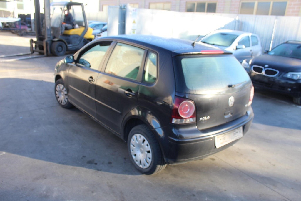 VOLKSWAGEN POLO 1.4 D 51KW 5M 5P (2007) RICAMBI USATI AUTO IN PIAZZALE 