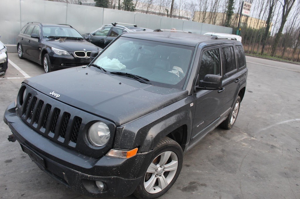 JEEP PATRIOT 2.2 D 4X4 120KW 6M 5P (2011) RICAMBI USATI AUTO IN PIAZZALE 