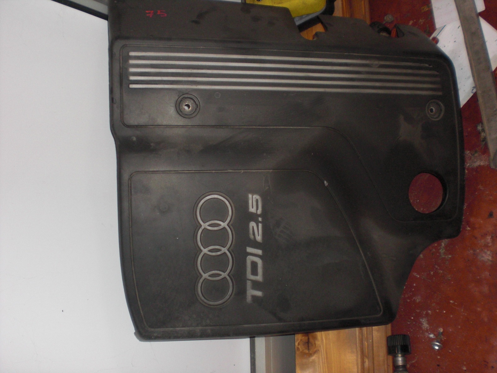 A6 AVANT 2.5 TDI ENGINE COVER COVER YEAR 1996