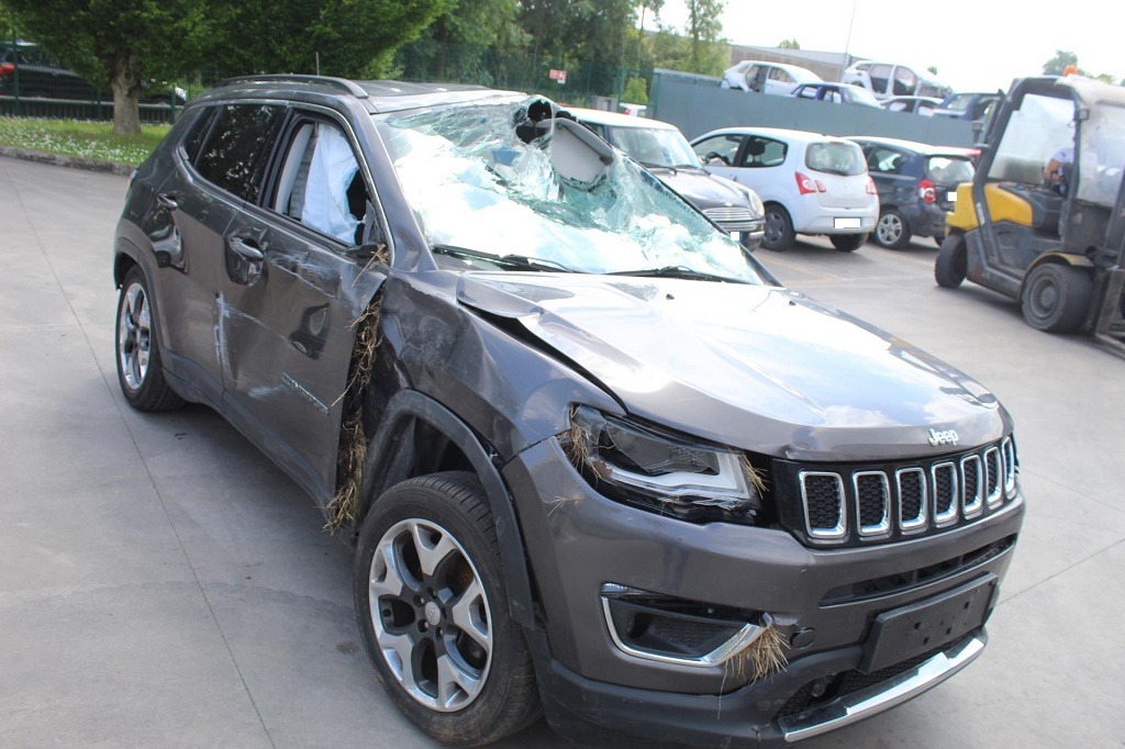 JEEP COMPASS 2.0 D 4X4 103KW AUT 5P (2018) RICAMBI USATI AUTO IN PIAZZALE 