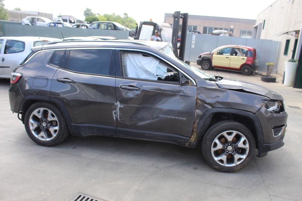 JEEP COMPASS 2.0 D 4X4 103KW AUT 5P (2018) RICAMBI USATI AUTO IN PIAZZALE 