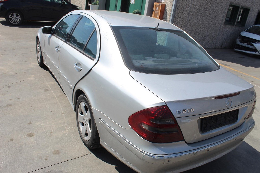 MERCEDES CLASSE E 270 W211 2.7 D 130KW AUT 4P (2004) RICAMBI USATI AUTO IN PIAZZALE 