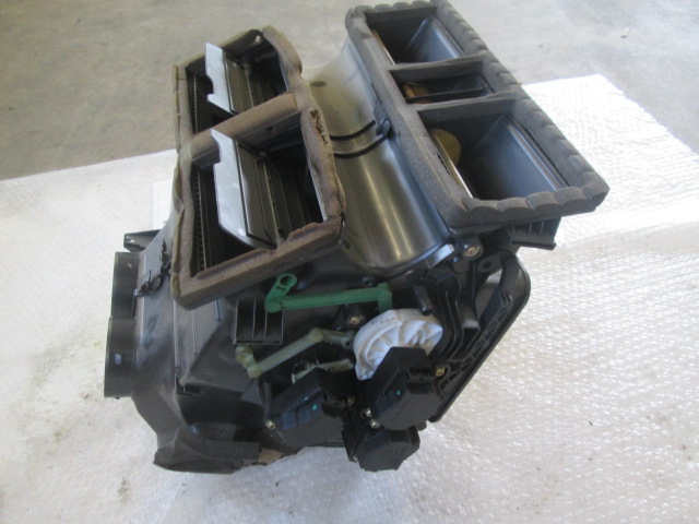 HEATER CORE UNIT BOX COMPLETE WITH CASE . OEM N. P30643729 ORIGINAL PART ESED VOLVO V70 MK2 (2000 - 2008) DIESEL 24  YEAR OF CONSTRUCTION 2003