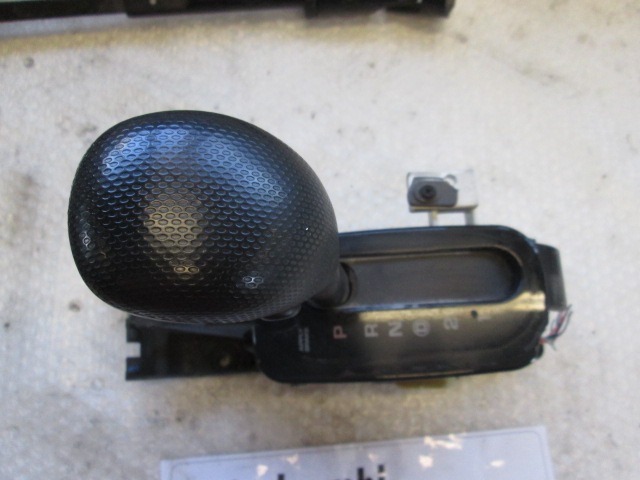 Automatic Shifter Trim With Boot OEM  JEEP CHEROKEE (2005 - 2008)  28 DIESEL Year 2006 spare part used