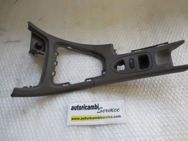 MOUNTING PARTS, CENTRE CONSOLE OEM N. 8200025900 ORIGINAL PART ESED RENAULT LAGUNA MK2 BER/SW (11/2000 - 12/2004) DIESEL 19  YEAR OF CONSTRUCTION 2003