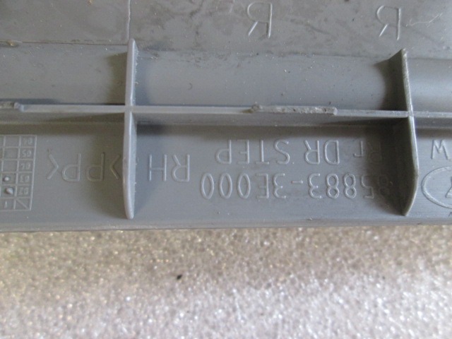 TRIM PANEL LEG ROOM OEM N. 85883-3E000 ORIGINAL PART ESED KIA SORENTO (2002 - 2009) DIESEL 25  YEAR OF CONSTRUCTION 2004