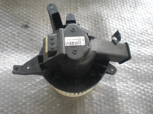 BLOWER UNIT OEM N. 77366510 SPARE PART USED CAR FIAT 500 L CINQUECENTO L (2012 IN POI) DISPLACEMENT 13 DIESEL YEAR OF CONSTRUCTION 2013