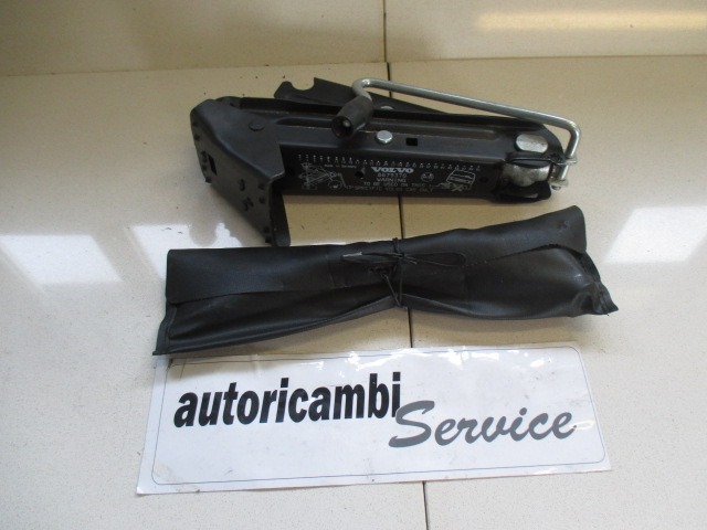 Additional Tool Kit OEM  VOLVO XC70 (2005 - 2007)  24 DIESEL Year 2005 spare part used