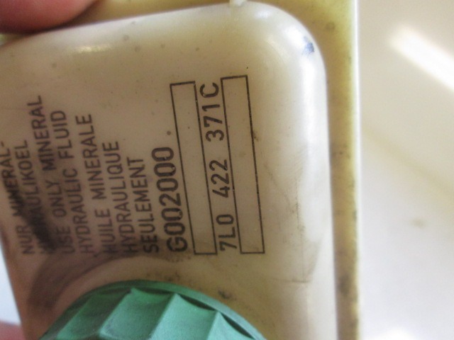 POWER STEERING RESERVOIR OEM N. 7L0422371C ORIGINAL PART ESED VOLKSWAGEN TOUAREG (2002 - 2007)DIESEL 25  YEAR OF CONSTRUCTION 2004