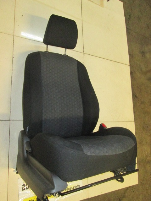 SEAT FRONT PASSENGER SIDE RIGHT / AIRBAG OEM N. 32026 SEDILE ANTERIORE DESTRO TESSUTO ORIGINAL PART ESED TOYOTA URBAN CRUISER (2009 - 2014) DIESEL 14  YEAR OF CONSTRUCTION 2009