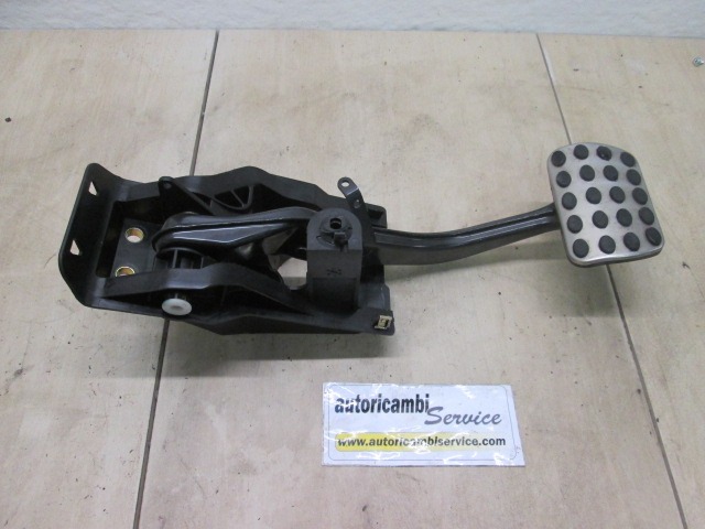 PEDALS & PADS  OEM N.  ORIGINAL PART ESED MERCEDES CLASSE SL R230 (2001 - 2008) BENZINA 50  YEAR OF CONSTRUCTION 2004