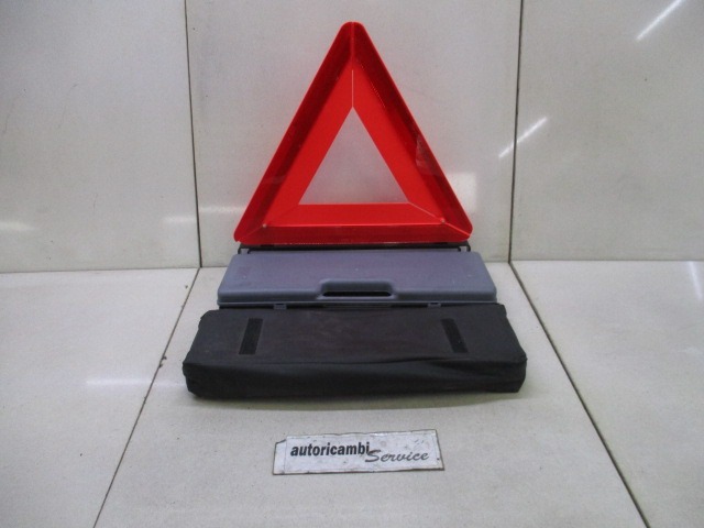 WARNING TRIANGLE/FIRST AID KIT/-CUSHION OEM N.  ORIGINAL PART ESED CITROEN C4 MK1 / COUPE LC (2004 - 08/2009) DIESEL 16  YEAR OF CONSTRUCTION 2009