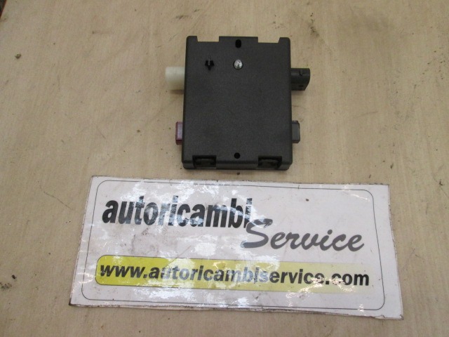 AMPLIFICATORE / CENTRALINA ANTENNA OEM N. 10819610 ORIGINAL PART ESED BMW SERIE 3 BER/SW/COUPE/CABRIO E90/E91/E92/E93 LCI RESTYLING (09/2008 - 2012) DIESEL 20  YEAR OF CONSTRUCTION 2008