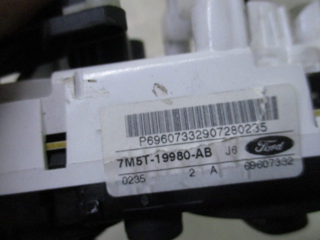 AIR CONDITIONING CONTROL OEM N. 7M5T-19980 ORIGINAL PART ESED FORD FOCUS BER/SW (2008 - 2011) BENZINA/GPL 20  YEAR OF CONSTRUCTION 2009